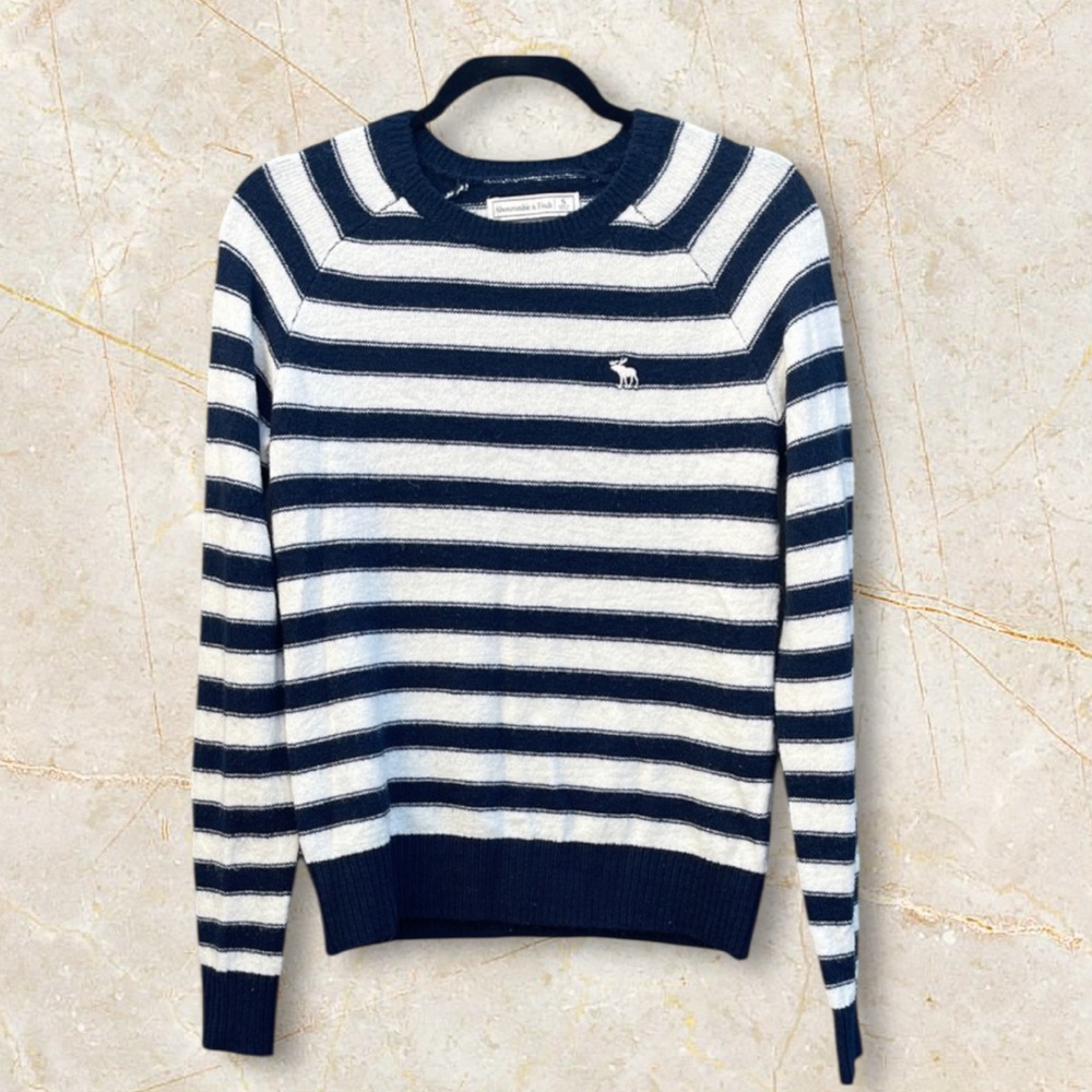 Abercrombie & Fitch Y2K Navy and White Striped Sweater Size: S